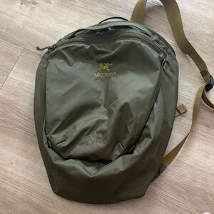 EUC Arcteryx Index 15 backpack